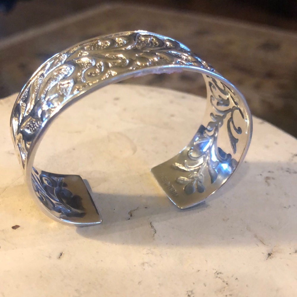 Gorgeous New Silpada Cuff - Picture 3 of 7